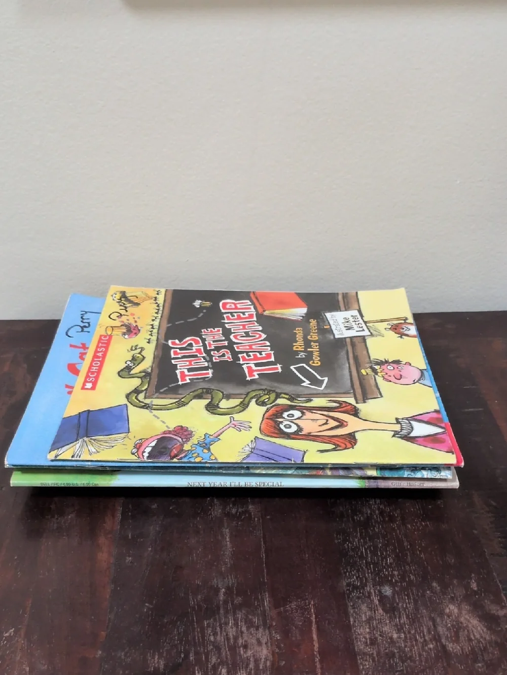 Scholastic Back to School Themed Lot of 9 Children's Fiction Books - Used